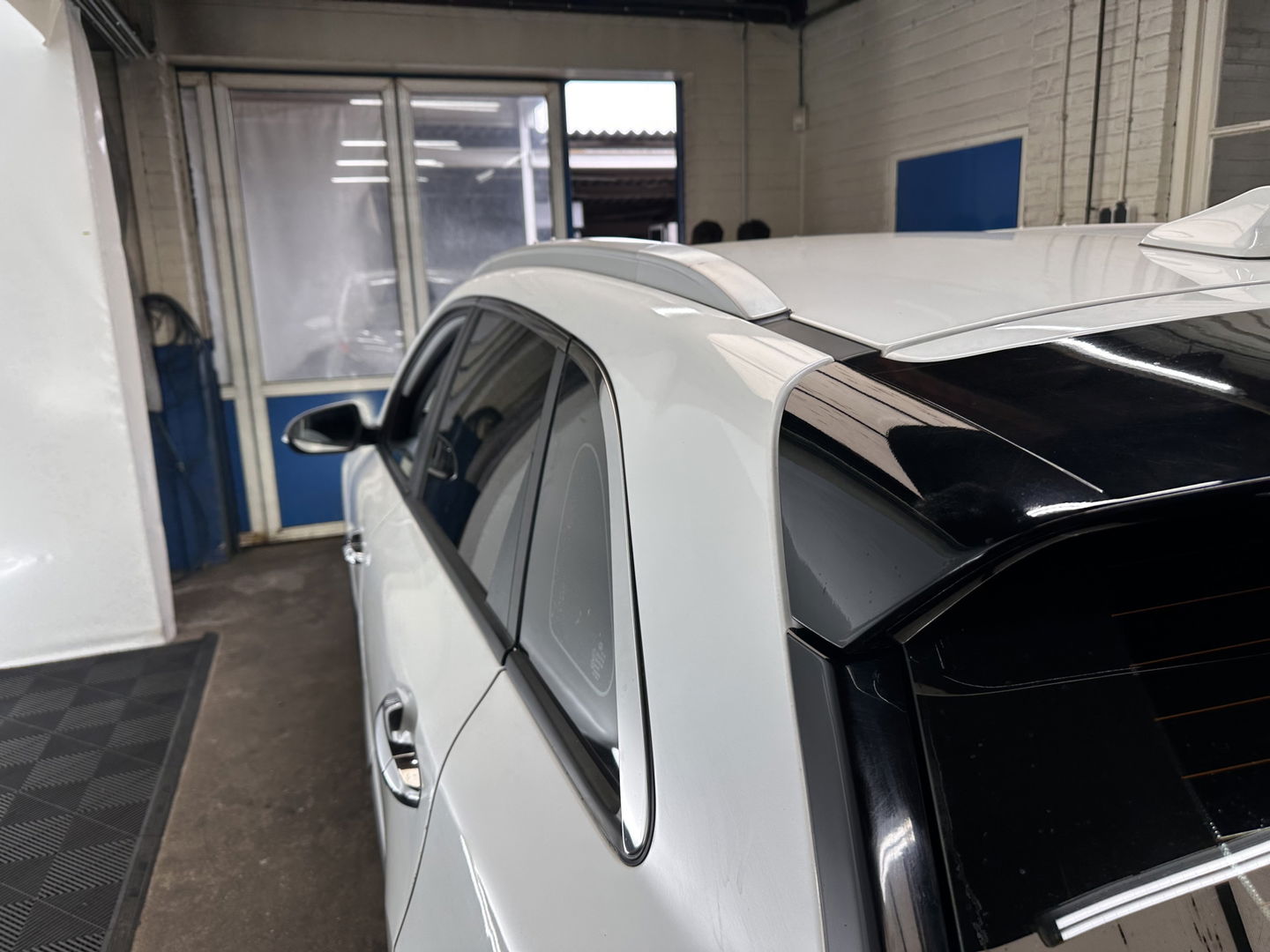 Kia e-Niro DynamicLine 64 kWh [ 3-Fase ] {SOH-100%} (INCL-BTW) Aut.*HEATPUMP | LEATHER-FABRIC | NAVI-FULLMAP | DAB+ | ADAPTIVE-CRUISE | CAMERA | HEATED-COMFORTSEATS | KEYLESS | DIGI-COCKPIT | SHIFTPADDLES | CARPLAY | LANE-ASSIST | 17"ALU*