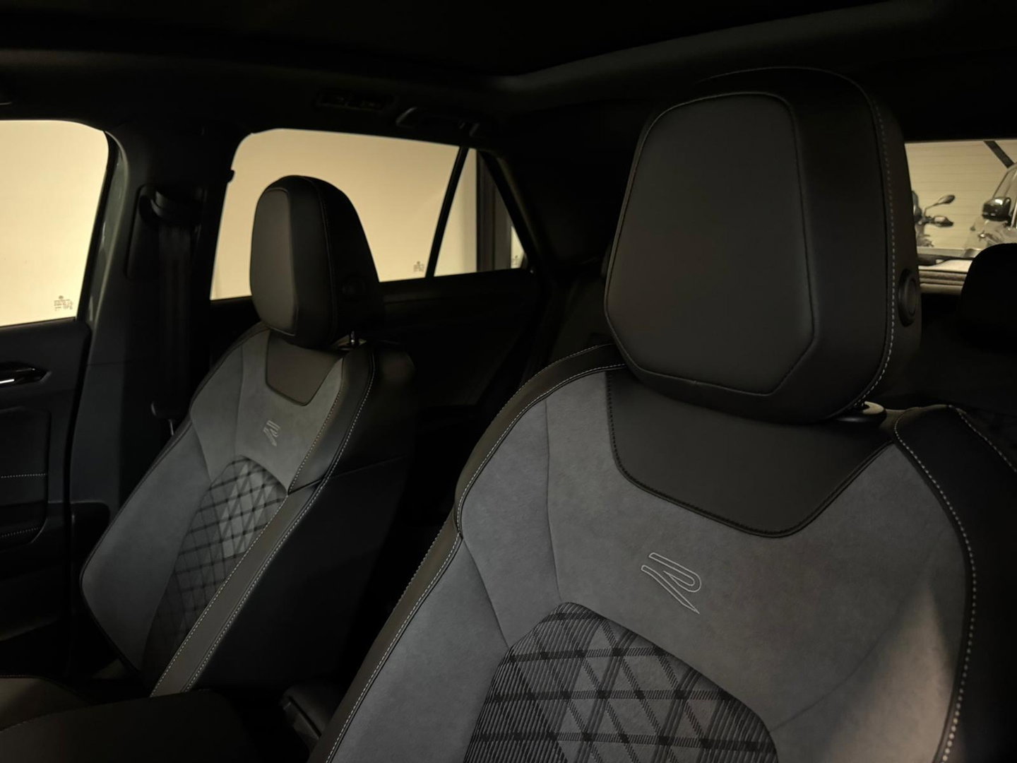 Volkswagen T-Roc 1.5 TSI R-Line PANO KEYLESS VOL'