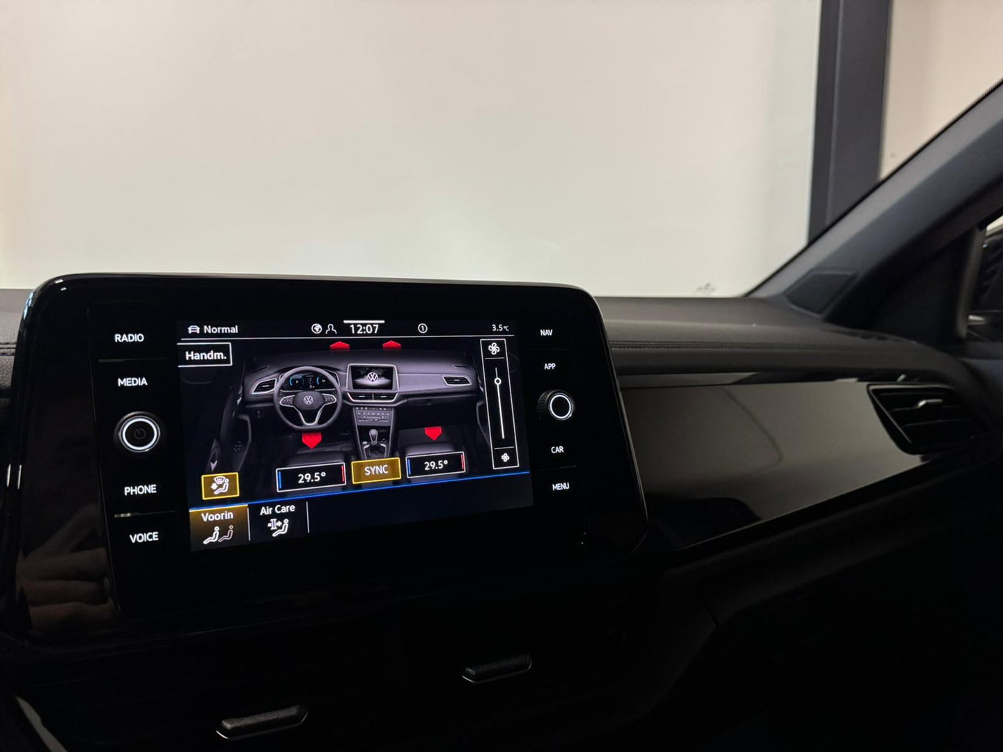 Volkswagen T-Roc 1.5 TSI R-Line PANO KEYLESS VOL'