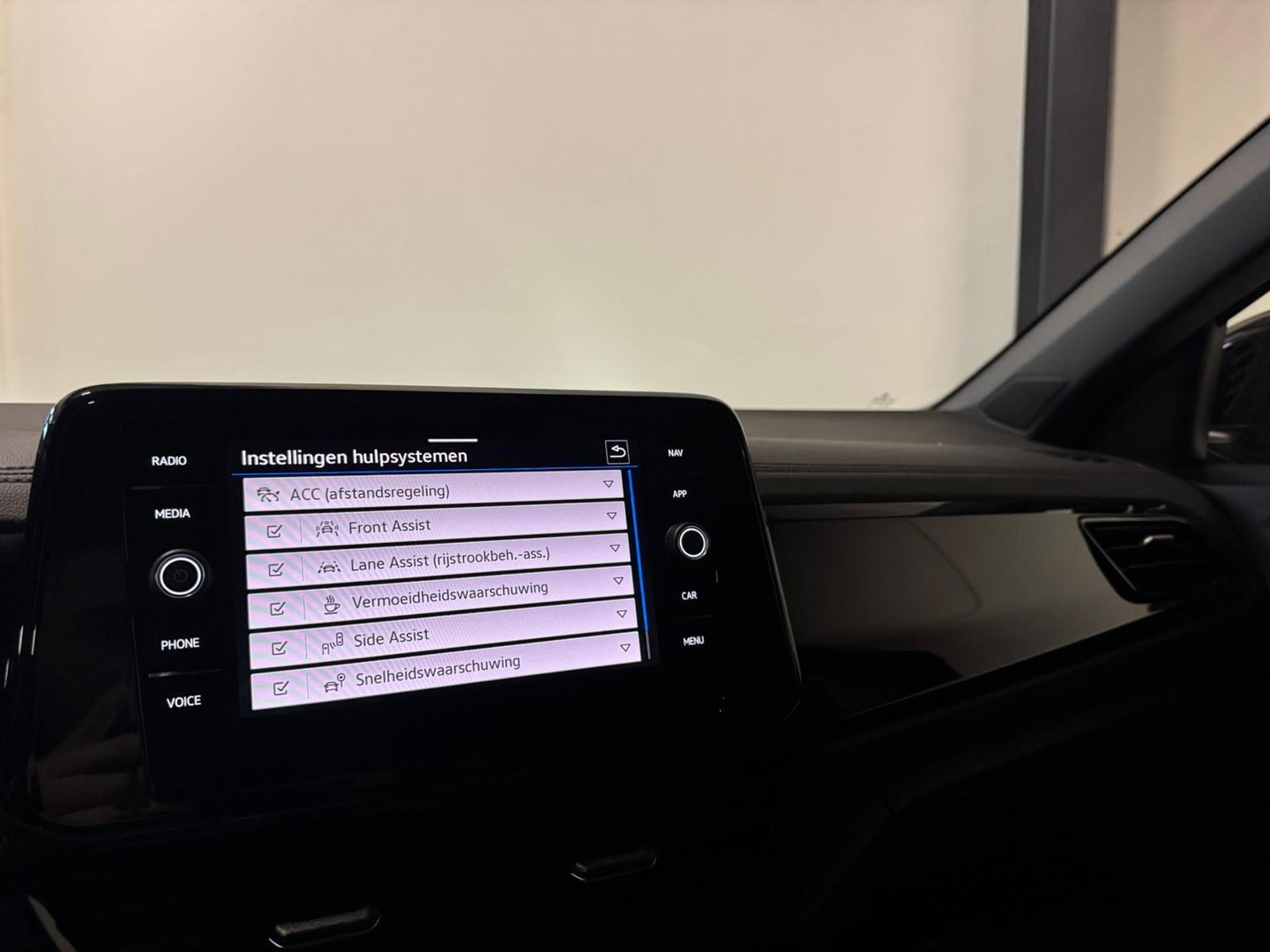 Volkswagen T-Roc 1.5 TSI R-Line PANO KEYLESS VOL'