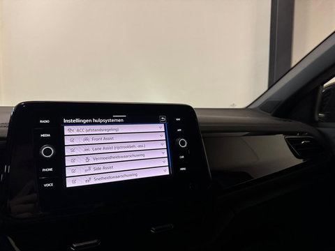 Volkswagen T-Roc 1.5 TSI R-Line PANO KEYLESS VOL'