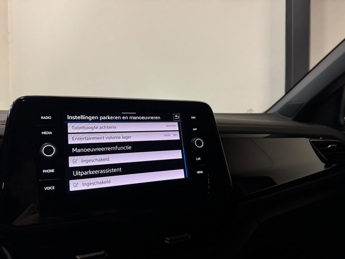 Volkswagen T-Roc 1.5 TSI R-Line PANO KEYLESS VOL'