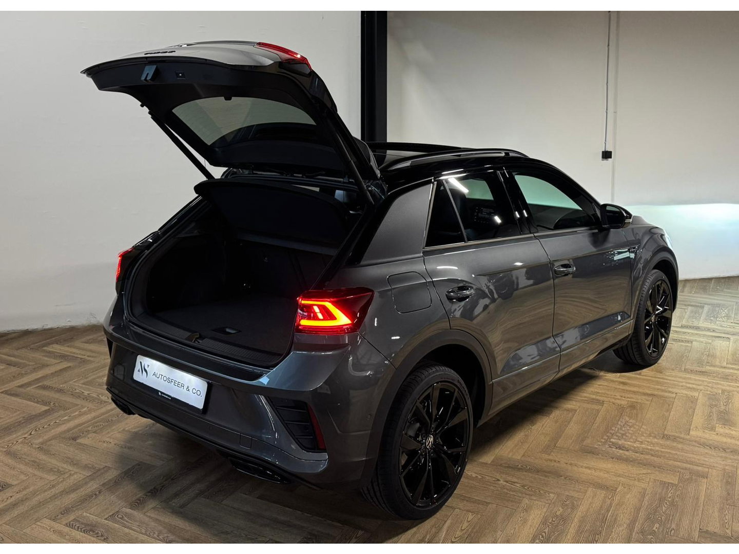 Volkswagen T-Roc 1.5 TSI R-Line PANO KEYLESS VOL'