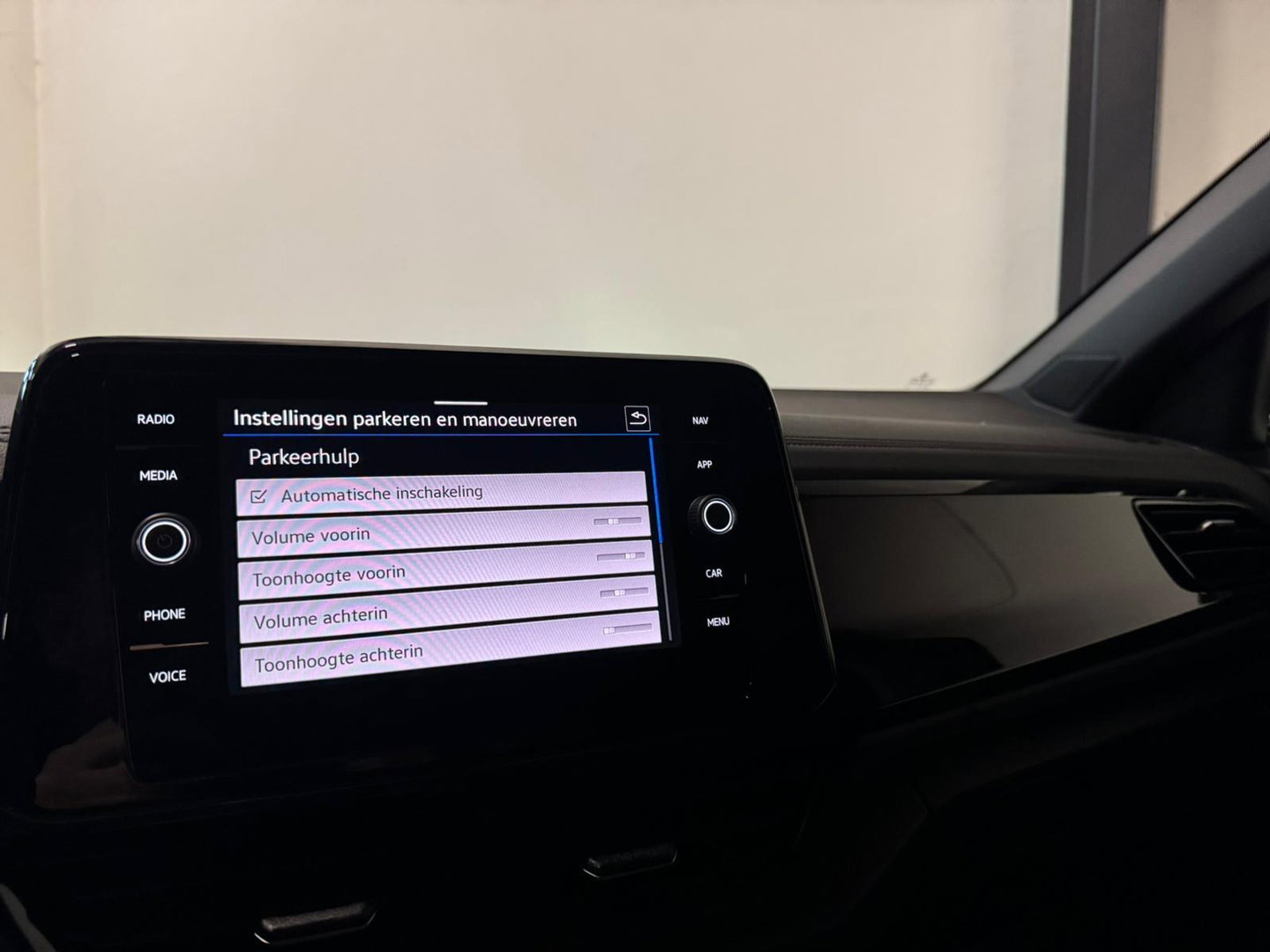 Volkswagen T-Roc 1.5 TSI R-Line PANO KEYLESS VOL'