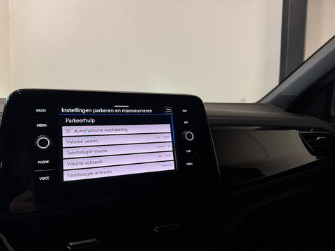 Volkswagen T-Roc 1.5 TSI R-Line PANO KEYLESS VOL'