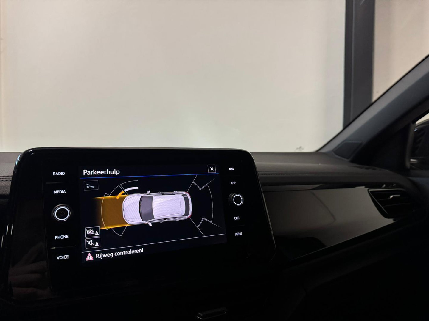 Volkswagen T-Roc 1.5 TSI R-Line PANO KEYLESS VOL'