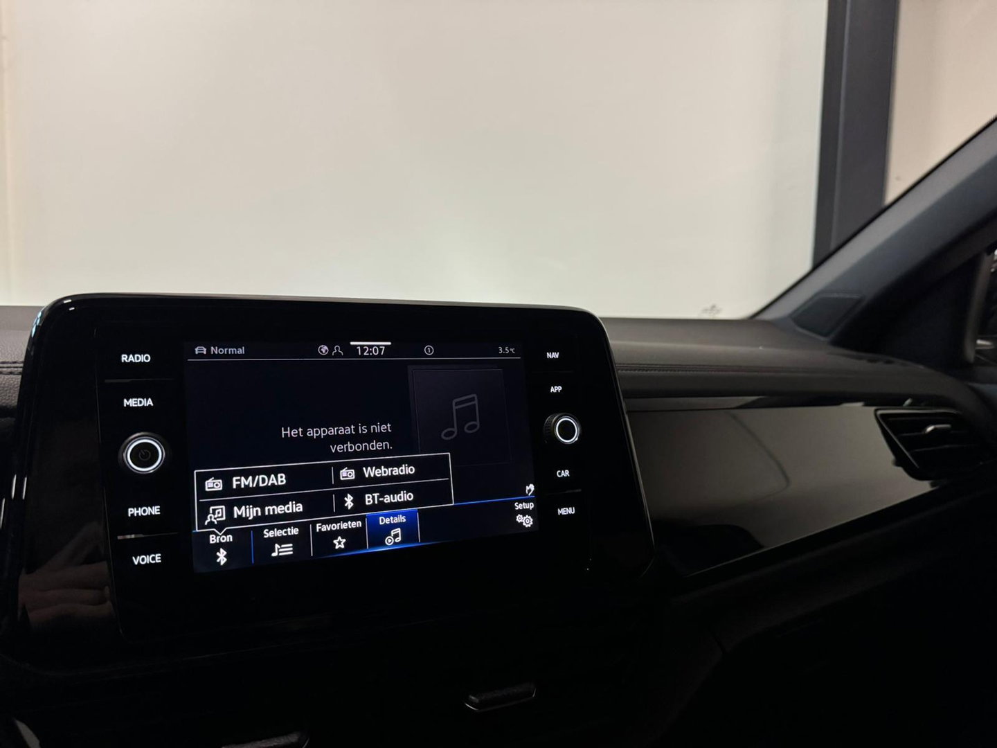 Volkswagen T-Roc 1.5 TSI R-Line PANO KEYLESS VOL'