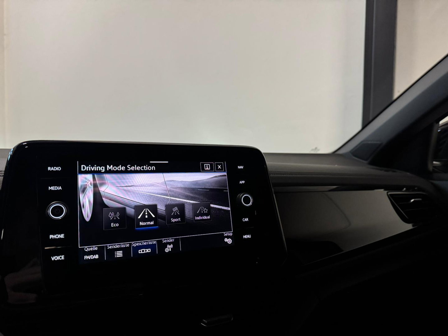 Volkswagen T-Roc 1.5 TSI R-Line PANO KEYLESS VOL'