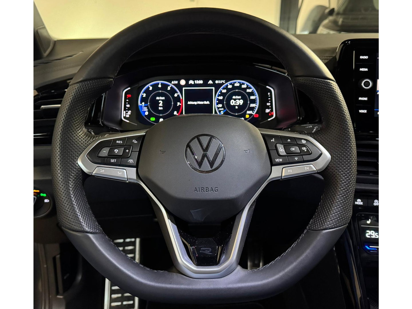 Volkswagen T-Roc 1.5 TSI R-Line PANO KEYLESS VOL'