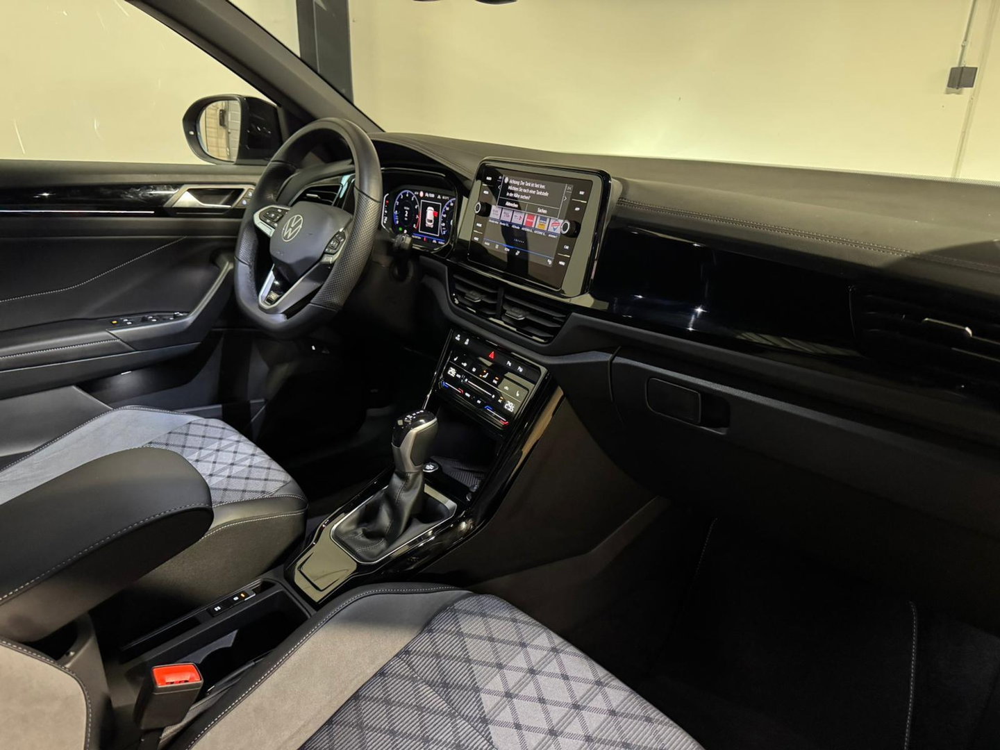 Volkswagen T-Roc 1.5 TSI R-Line PANO KEYLESS VOL'