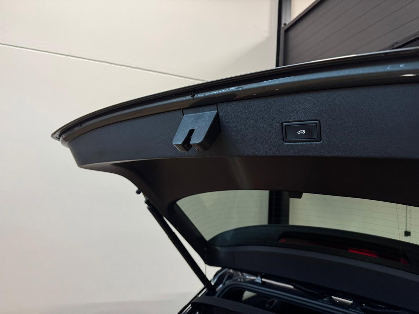 Volkswagen T-Roc 1.5 TSI R-Line PANO KEYLESS VOL'