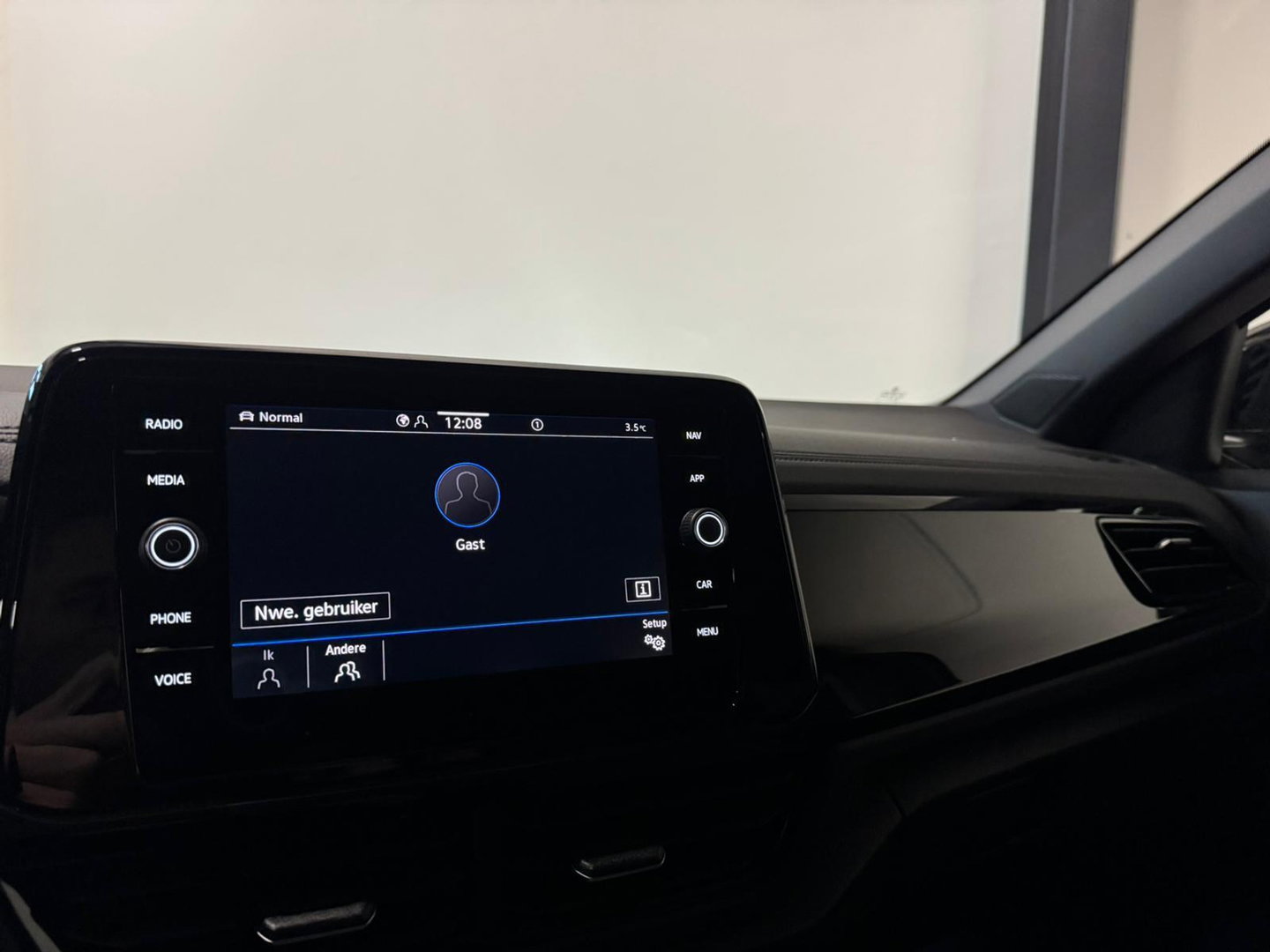 Volkswagen T-Roc 1.5 TSI R-Line PANO KEYLESS VOL'