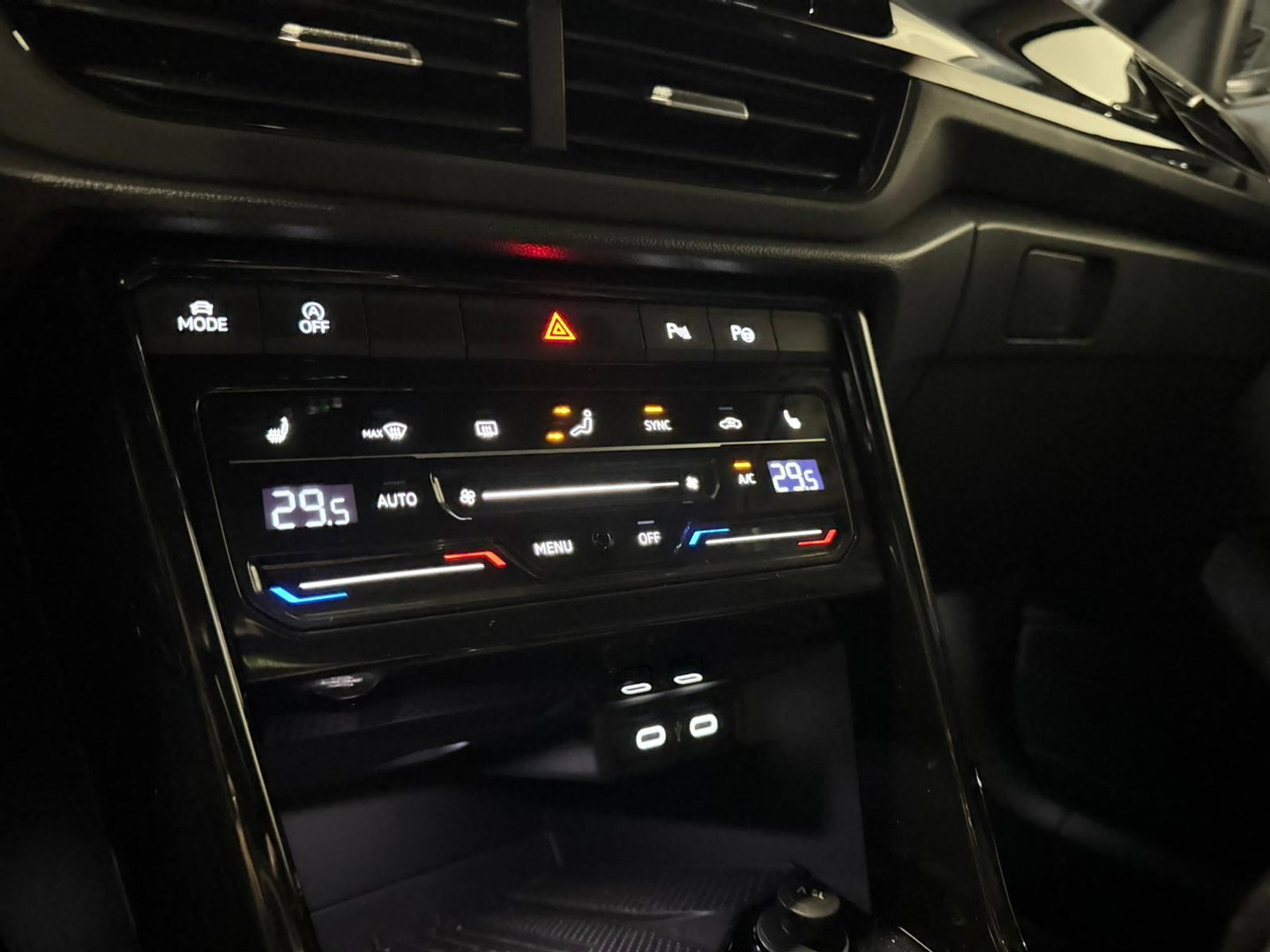 Volkswagen T-Roc 1.5 TSI R-Line PANO KEYLESS VOL'