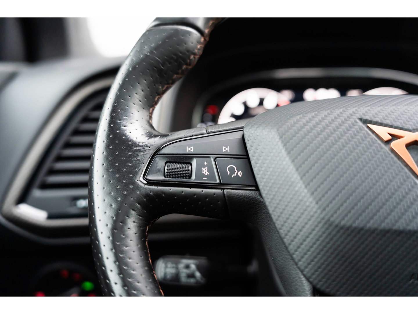 CUPRA Ateca 2.0 TSI 4DRIVE LIMITED PANO CARBON BREMBO BEATS