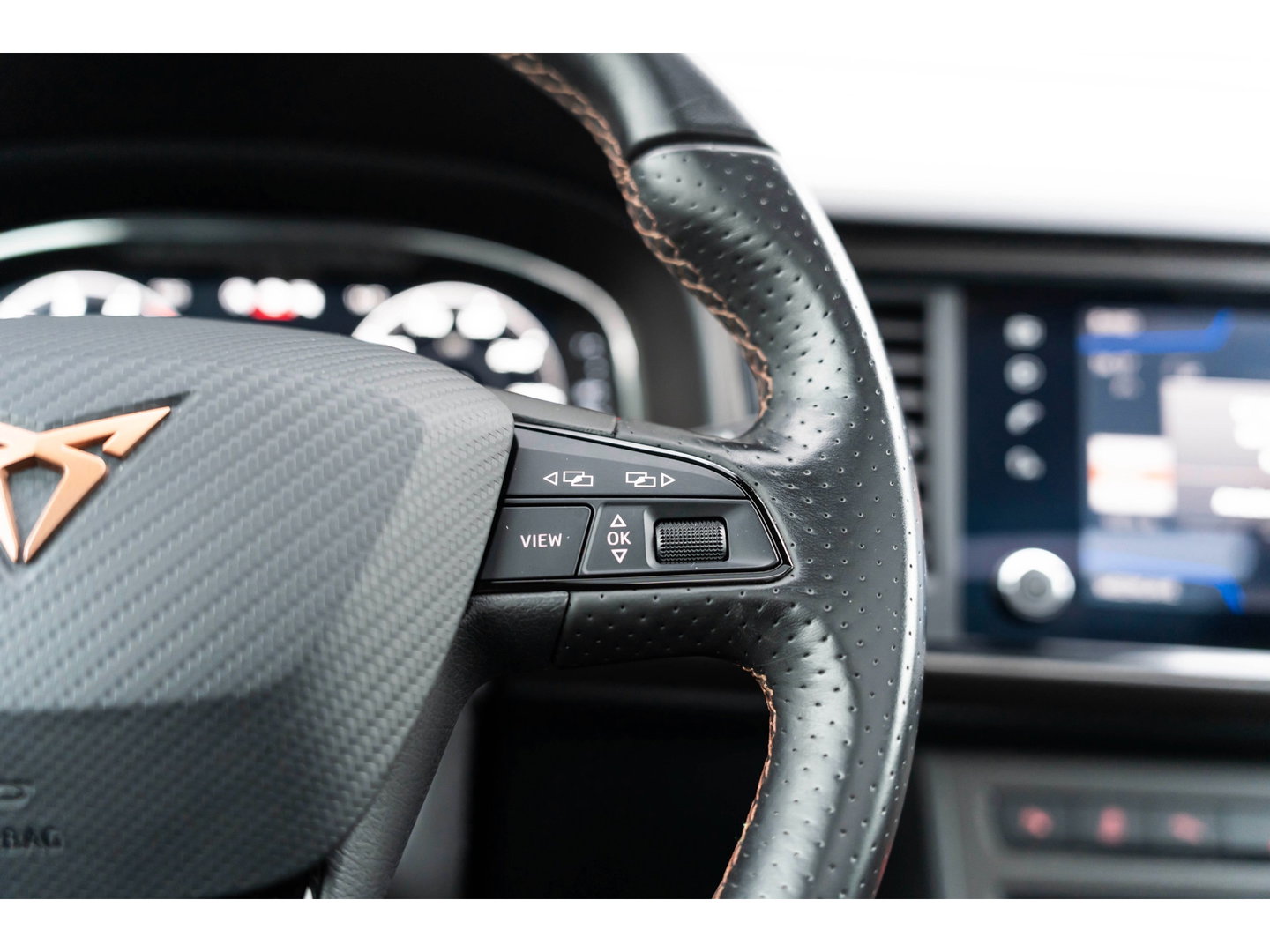 CUPRA Ateca 2.0 TSI 4DRIVE LIMITED PANO CARBON BREMBO BEATS