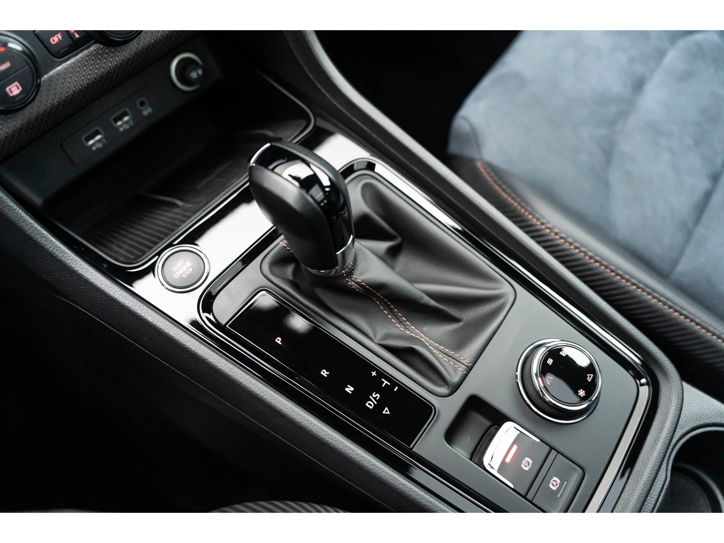 CUPRA Ateca 2.0 TSI 4DRIVE LIMITED PANO CARBON BREMBO BEATS