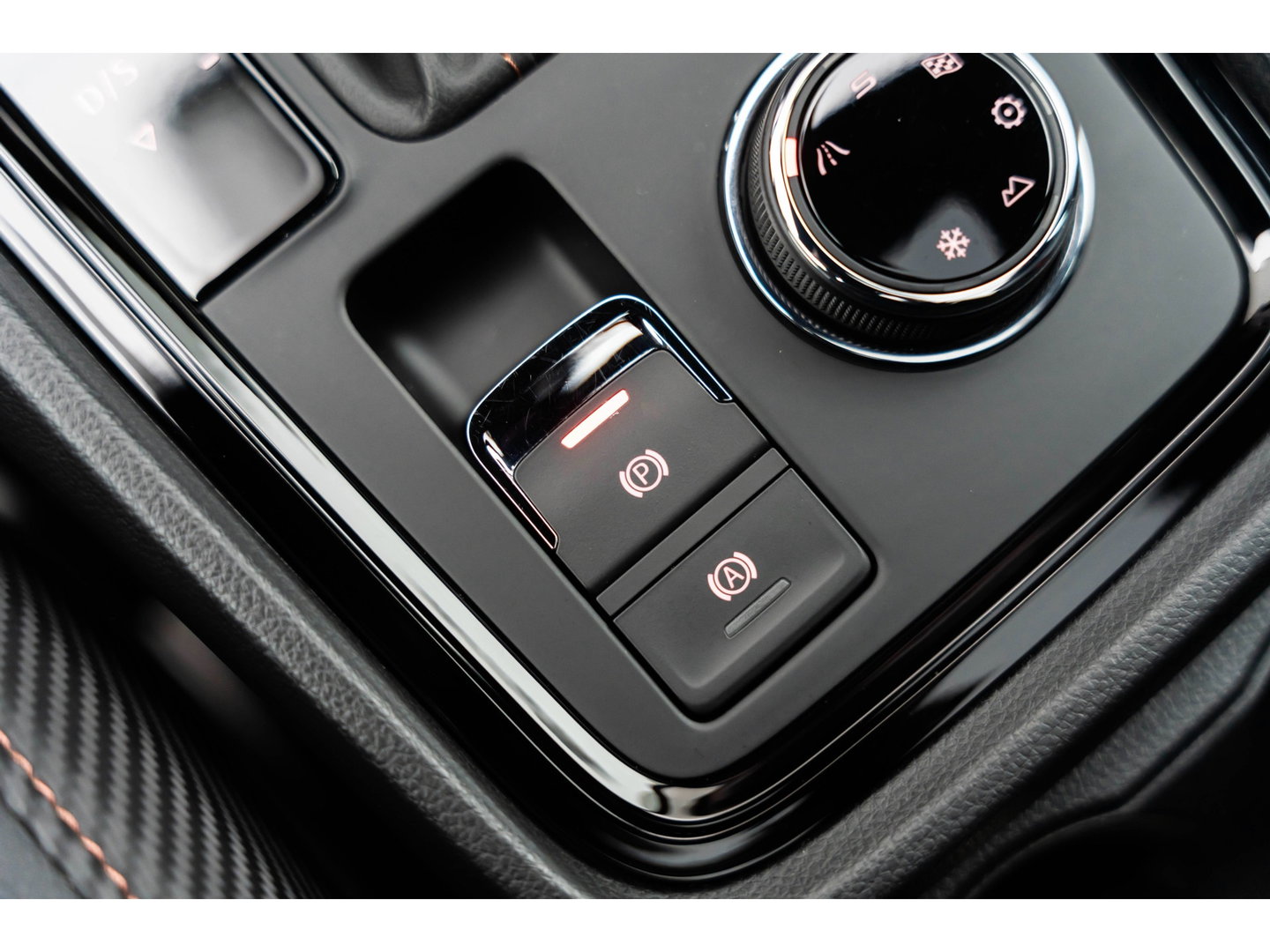 CUPRA Ateca 2.0 TSI 4DRIVE LIMITED PANO CARBON BREMBO BEATS