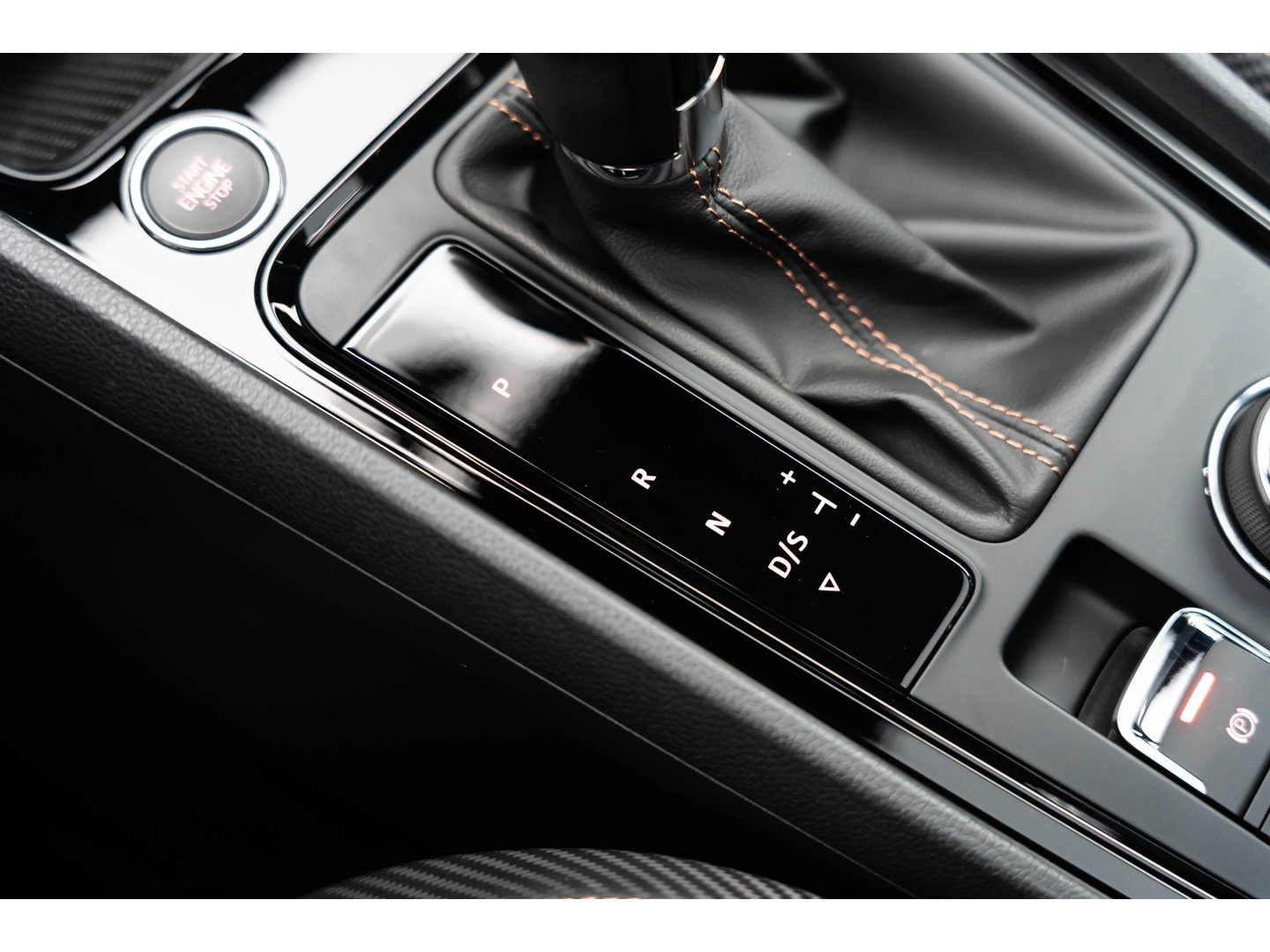 CUPRA Ateca 2.0 TSI 4DRIVE LIMITED PANO CARBON BREMBO BEATS