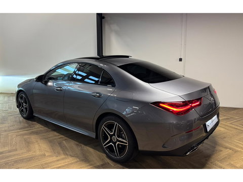 Mercedes-Benz CLA-Klasse 180 AMG PANO 360' SFEER VOL!