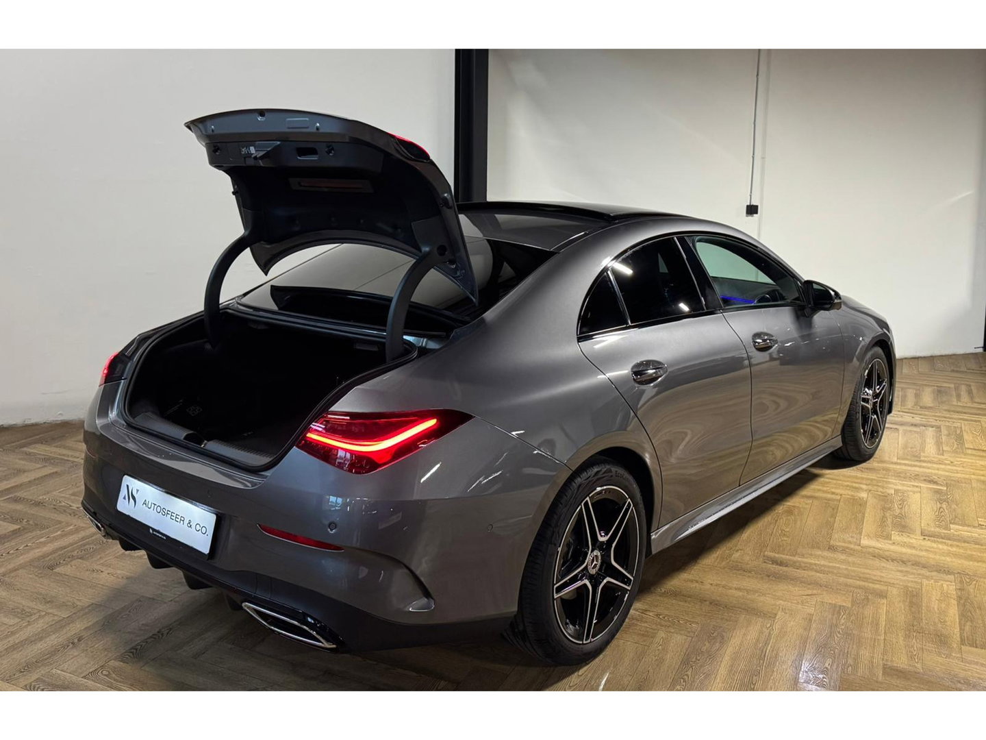 Mercedes-Benz CLA-Klasse 180 AMG PANO 360' SFEER VOL!