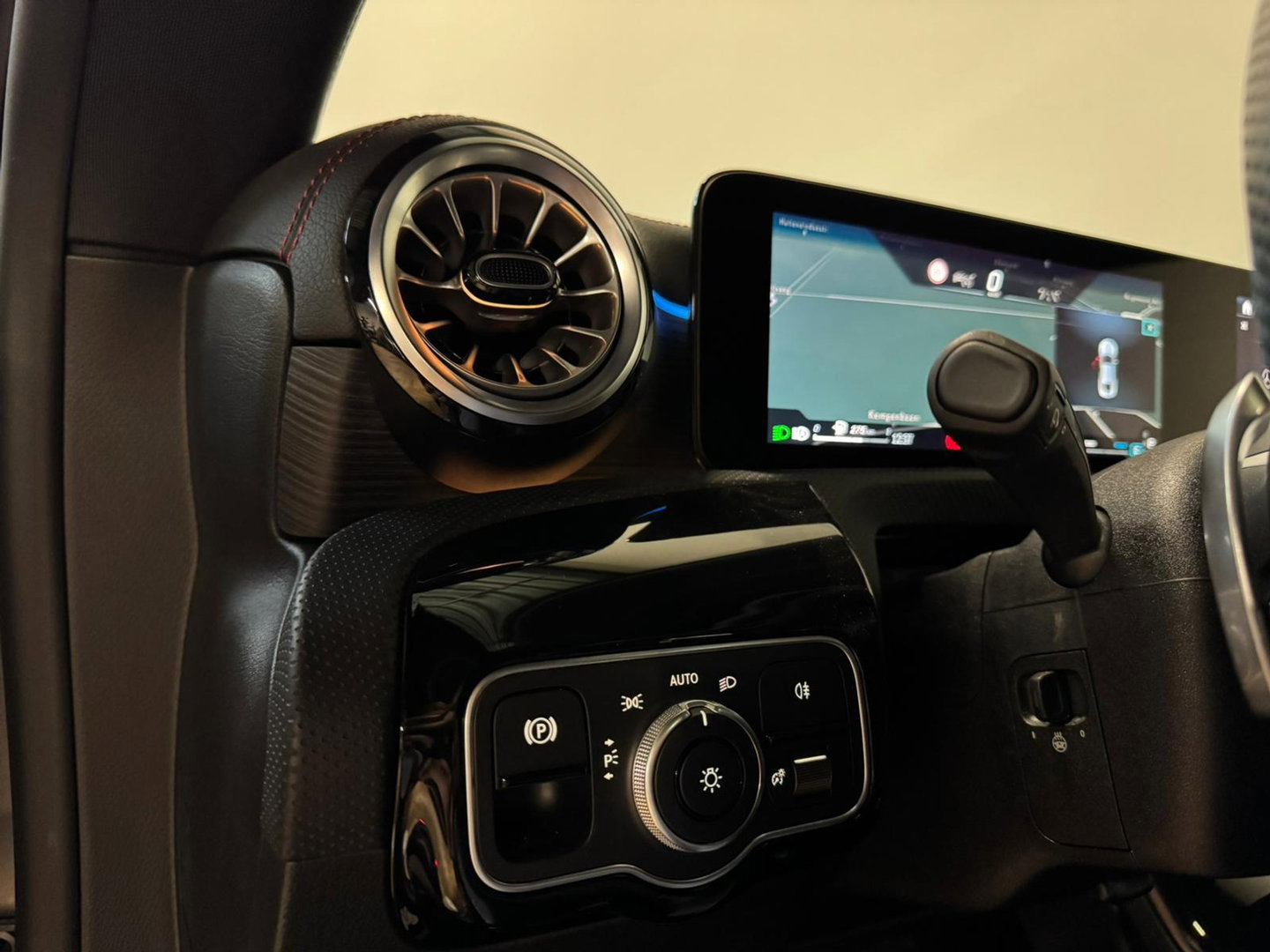 Mercedes-Benz CLA-Klasse 180 AMG PANO 360' SFEER VOL!