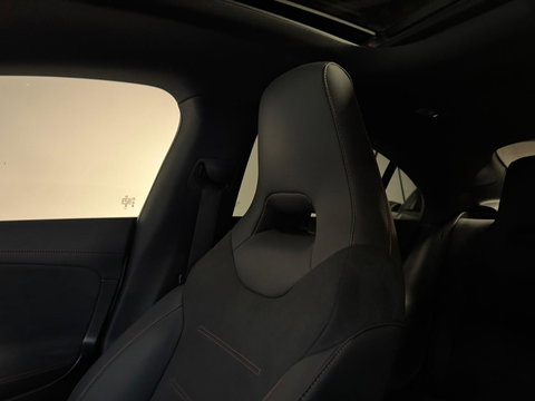 Mercedes-Benz CLA-Klasse 180 AMG PANO 360' SFEER VOL!