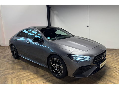 Mercedes-Benz CLA-Klasse 180 AMG PANO 360' SFEER VOL!