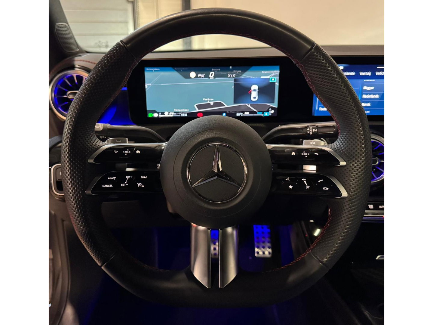 Mercedes-Benz CLA-Klasse 180 AMG PANO 360' SFEER VOL!