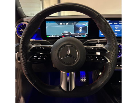 Mercedes-Benz CLA-Klasse 180 AMG PANO 360' SFEER VOL!