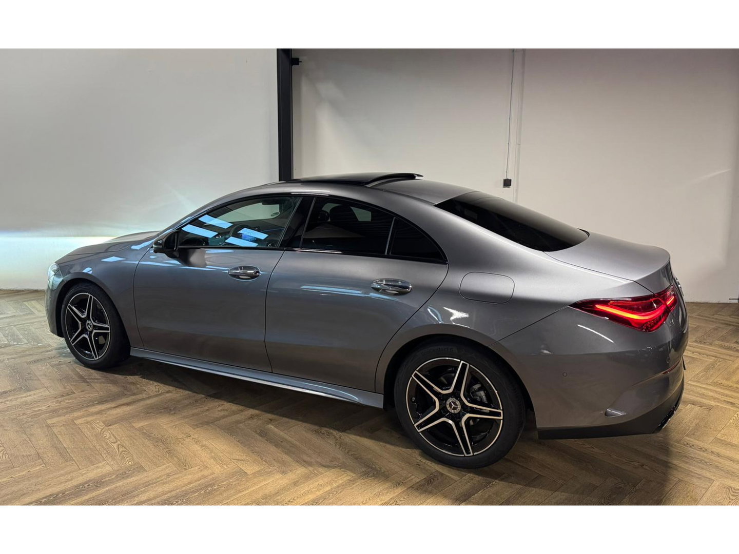 Mercedes-Benz CLA-Klasse 180 AMG PANO 360' SFEER VOL!