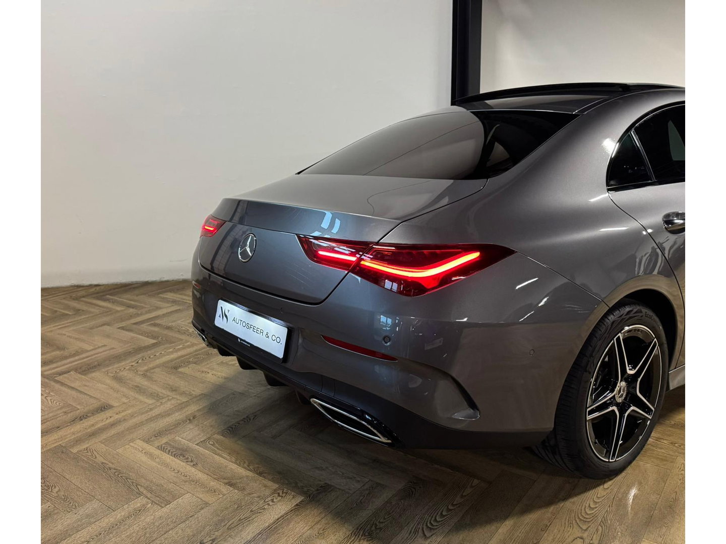 Mercedes-Benz CLA-Klasse 180 AMG PANO 360' SFEER VOL!