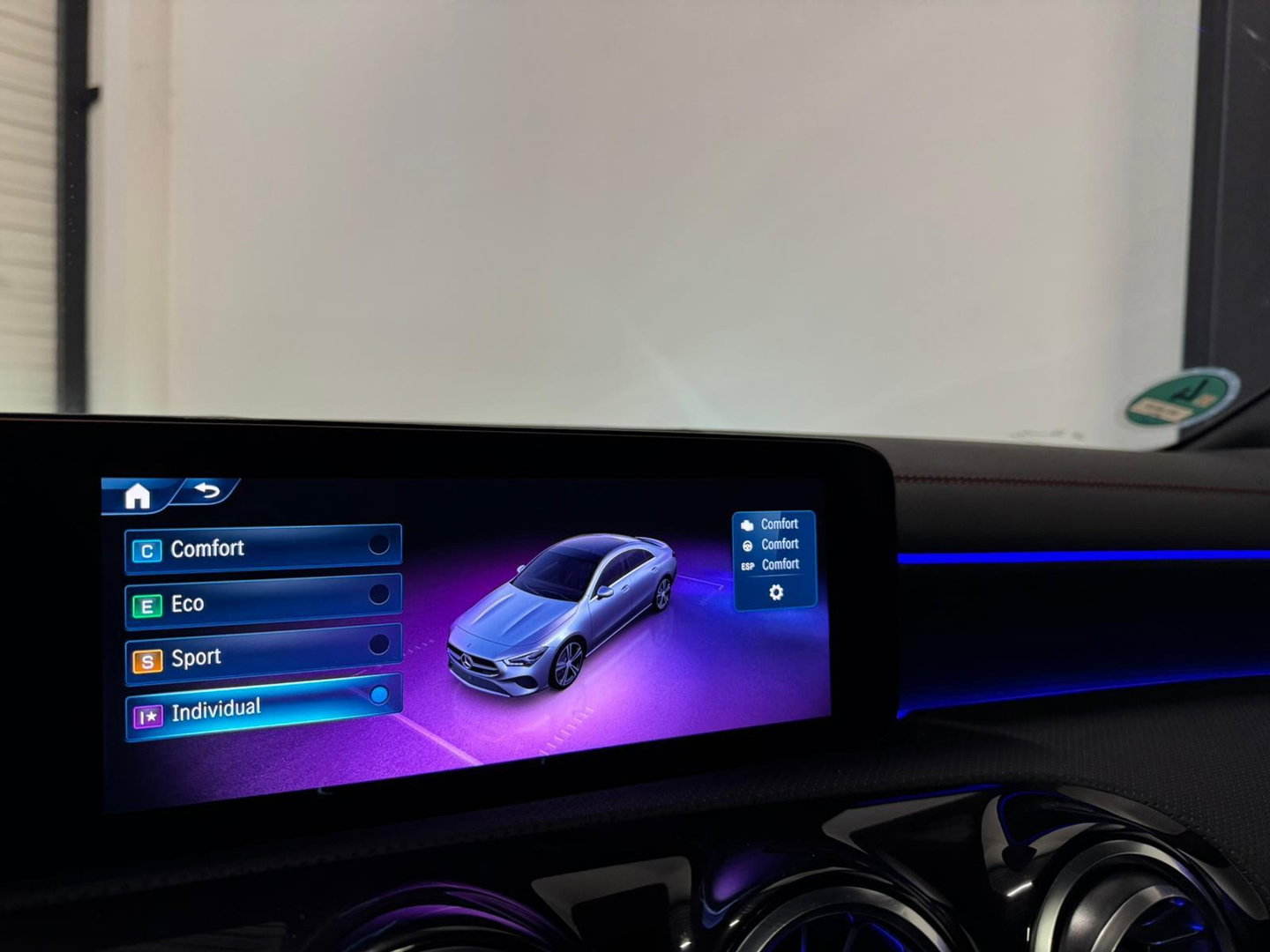 Mercedes-Benz CLA-Klasse 180 AMG PANO 360' SFEER VOL!