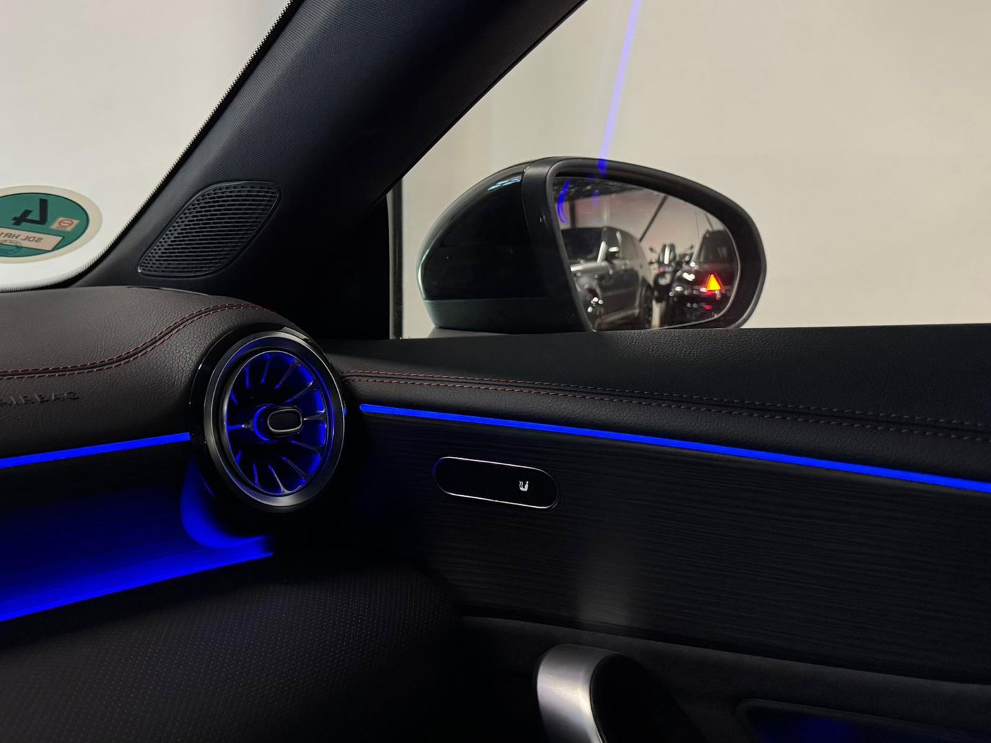 Mercedes-Benz CLA-Klasse 180 AMG PANO 360' SFEER VOL!