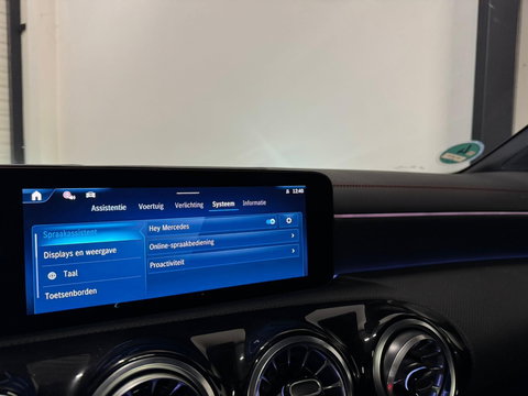 Mercedes-Benz CLA-Klasse 180 AMG PANO 360' SFEER VOL!