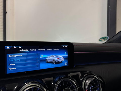 Mercedes-Benz CLA-Klasse 180 AMG PANO 360' SFEER VOL!