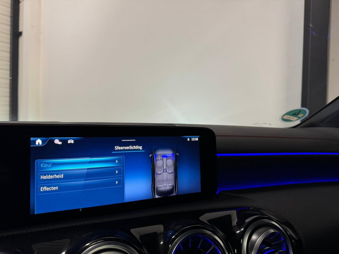 Mercedes-Benz CLA-Klasse 180 AMG PANO 360' SFEER VOL!