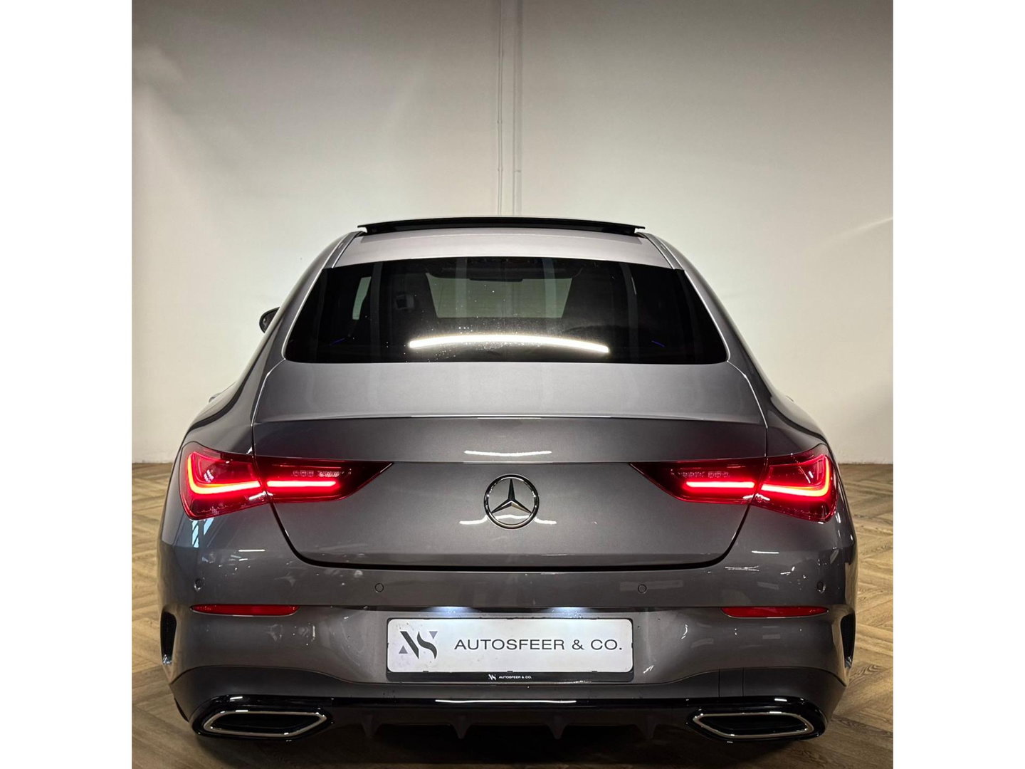 Mercedes-Benz CLA-Klasse 180 AMG PANO 360' SFEER VOL!