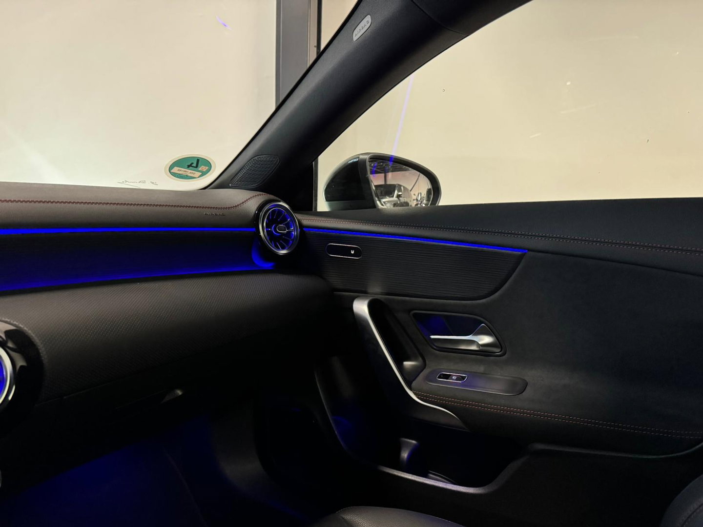 Mercedes-Benz CLA-Klasse 180 AMG PANO 360' SFEER VOL!