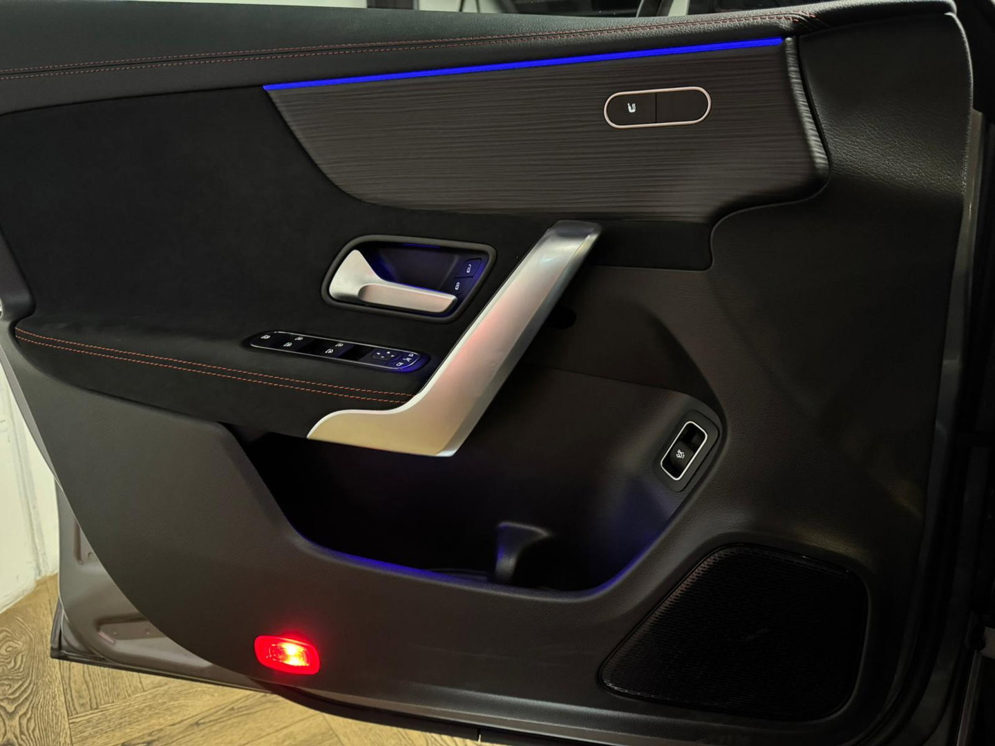 Mercedes-Benz CLA-Klasse 180 AMG PANO 360' SFEER VOL!