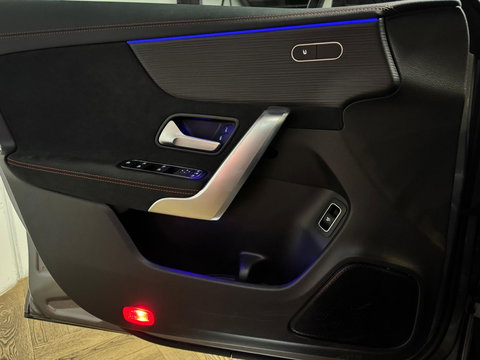 Mercedes-Benz CLA-Klasse 180 AMG PANO 360' SFEER VOL!