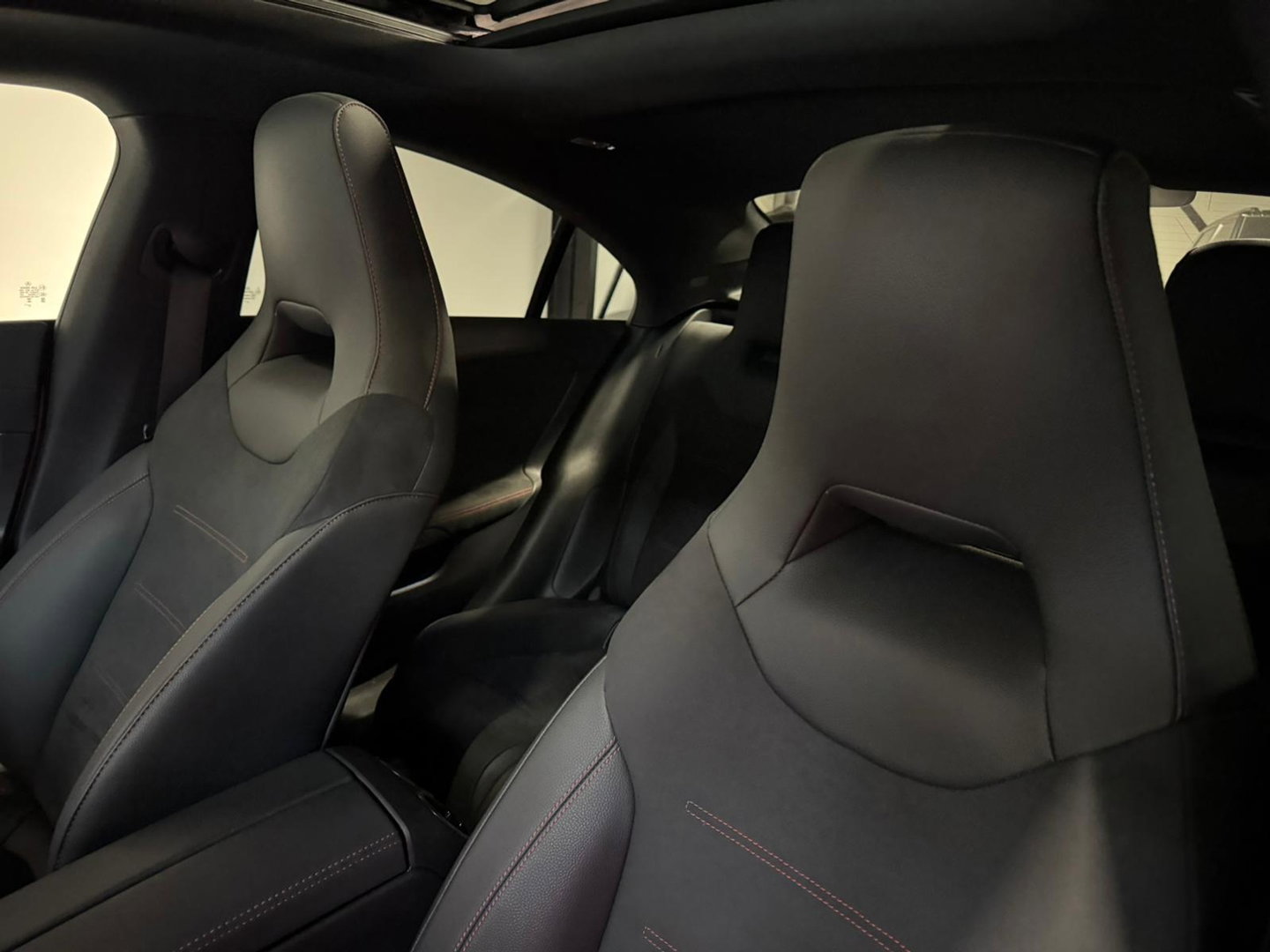 Mercedes-Benz CLA-Klasse 180 AMG PANO 360' SFEER VOL!