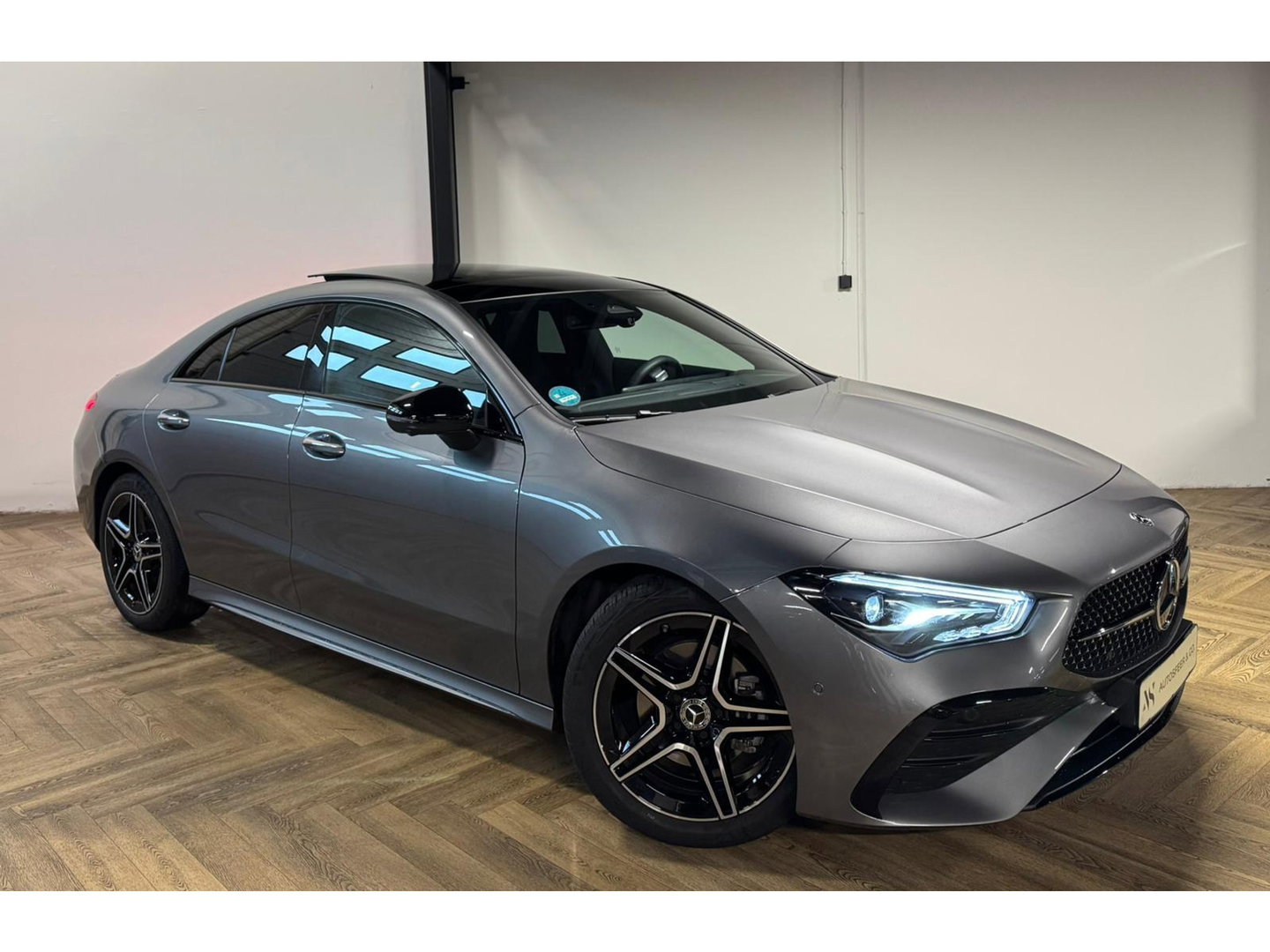 Mercedes-Benz CLA-Klasse 180 AMG PANO 360' SFEER VOL!