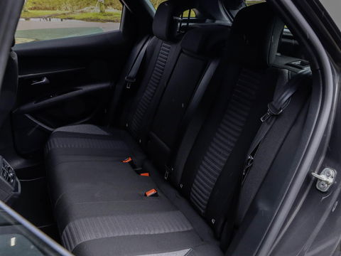 Peugeot 3008 1.2 PureTech Active Pack Business | Stoelverwarming | Navigatie via Carplay