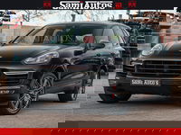 Porsche Cayenne - 4.8 TURBO 519 PK | GARANTIE TOT 06-07-2027 | ONDERHOUDSHISTORIE AANWEZIG | LUCHTVERING | SCHERMEN ACHTER | 21 INCH PORSCHE WIELEN | BOM VOL | Porsche Exclusive Mahagoni metallic met Crimson Red leder.