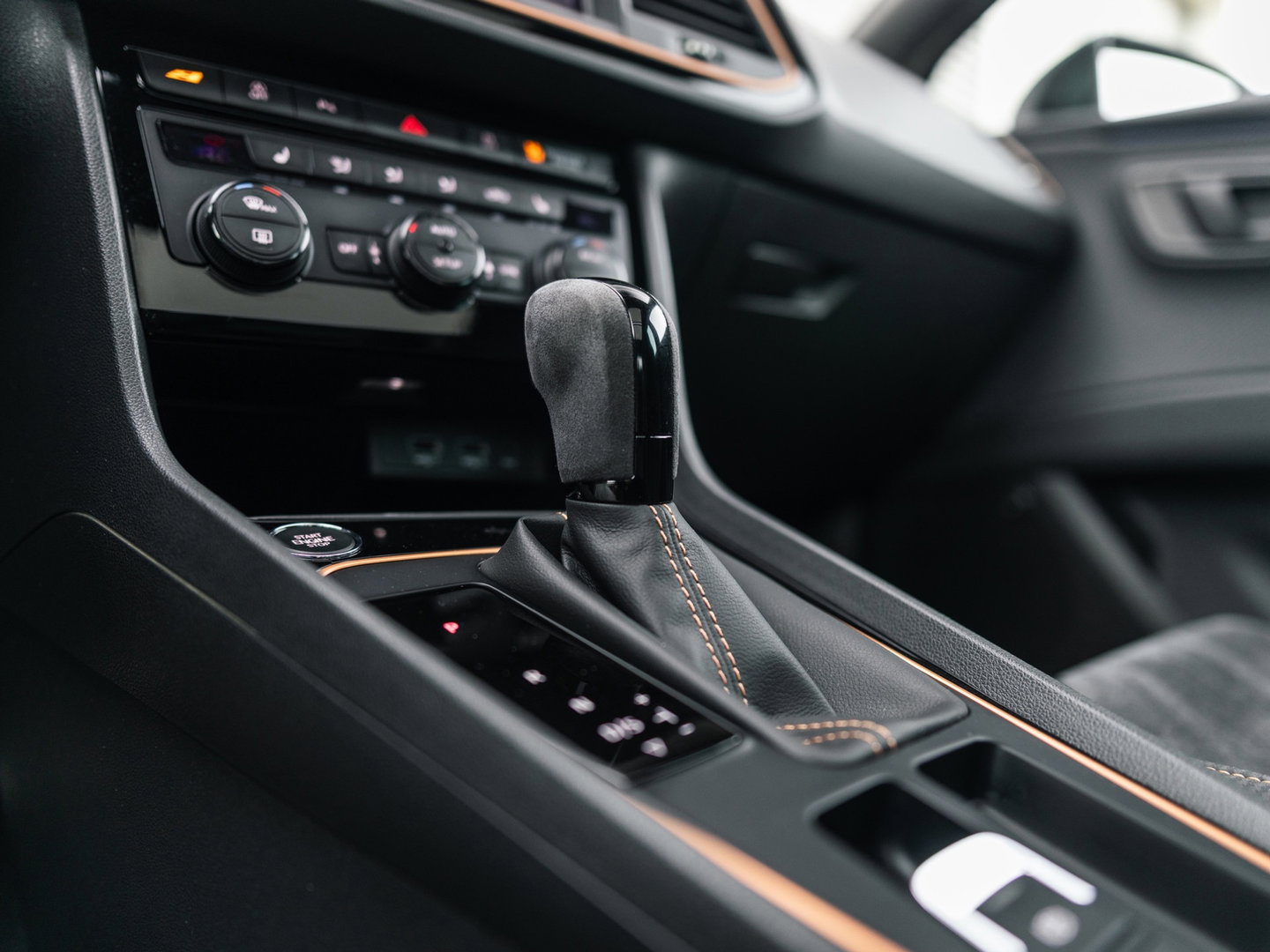 SEAT Leon ST 2.0 TSI CUPRA R 4DRIVE BLACKNESS GREY CARBON