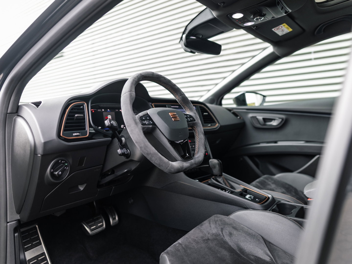 SEAT Leon ST 2.0 TSI CUPRA R 4DRIVE BLACKNESS GREY CARBON