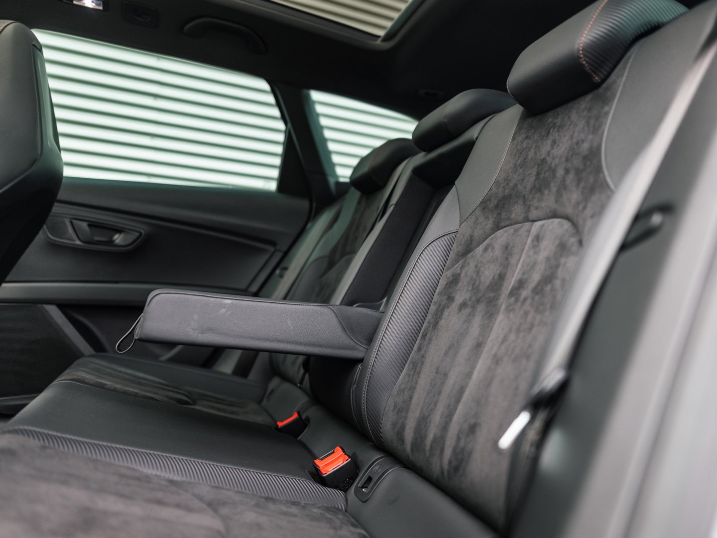 SEAT Leon ST 2.0 TSI CUPRA R 4DRIVE BLACKNESS GREY CARBON