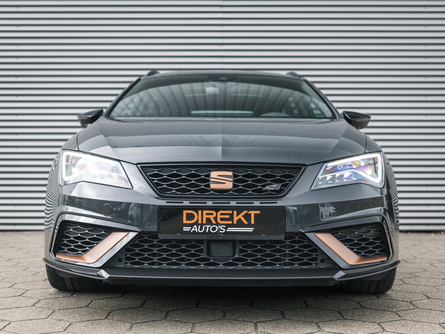 SEAT Leon ST 2.0 TSI CUPRA R 4DRIVE BLACKNESS GREY CARBON
