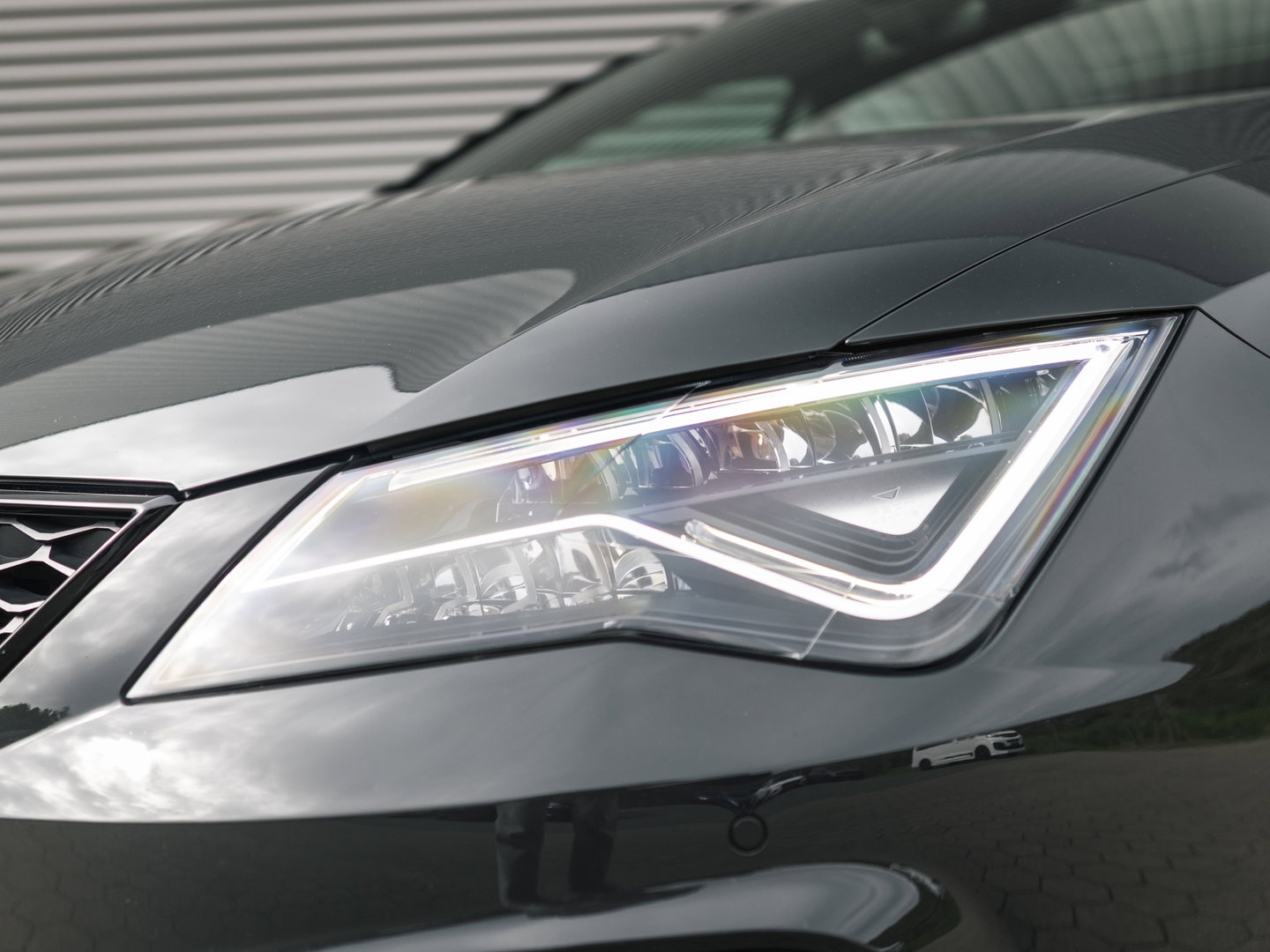 SEAT Leon ST 2.0 TSI CUPRA R 4DRIVE BLACKNESS GREY CARBON