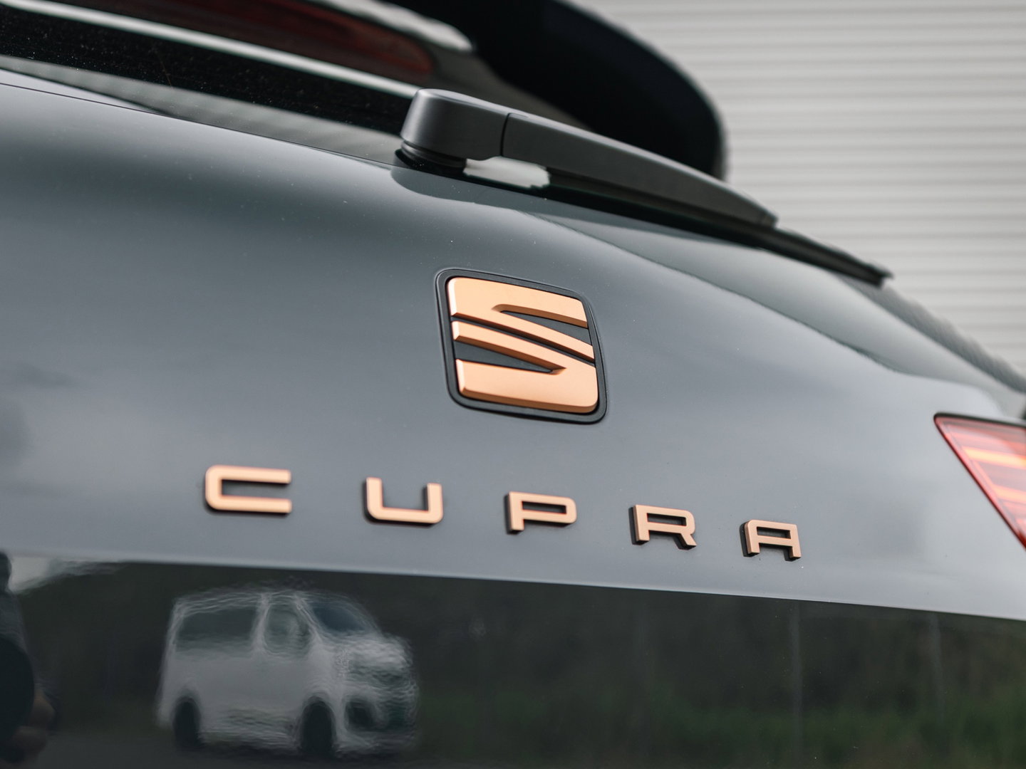 SEAT Leon ST 2.0 TSI CUPRA R 4DRIVE BLACKNESS GREY CARBON